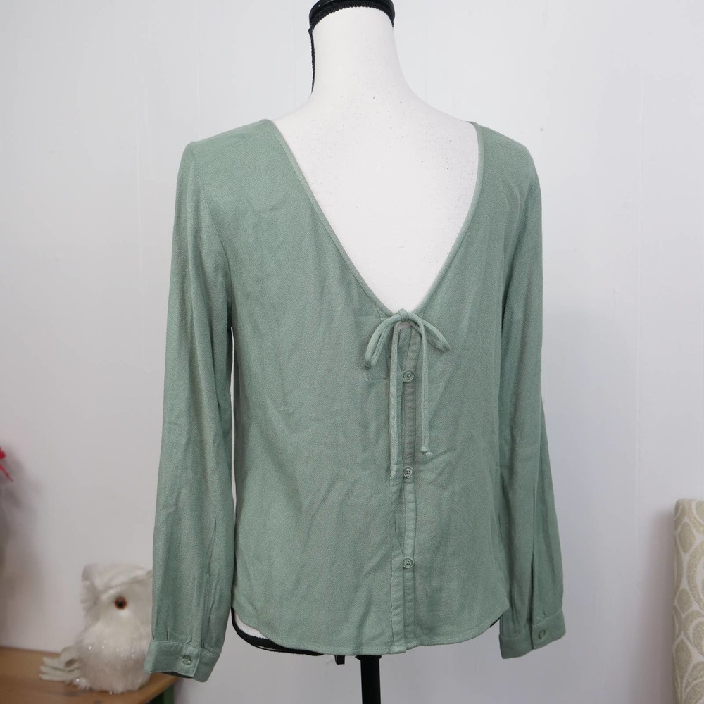 Cloth & Stone Button Back Long Sleeve Blouse Sz XS Sage Green Lace Tie Textured - Picture 2 of 8